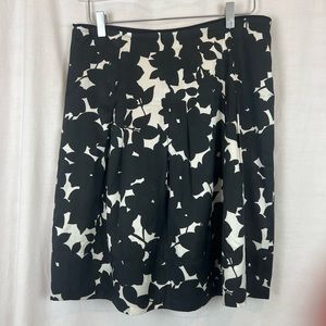 Banana Republic Black and White Floral Silk Blend Skirt Size 10